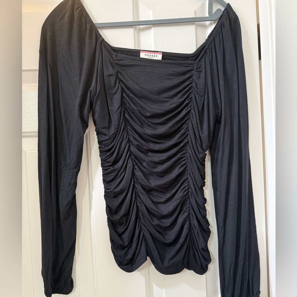ANDREE BY UNIT Black Ruched Blouse